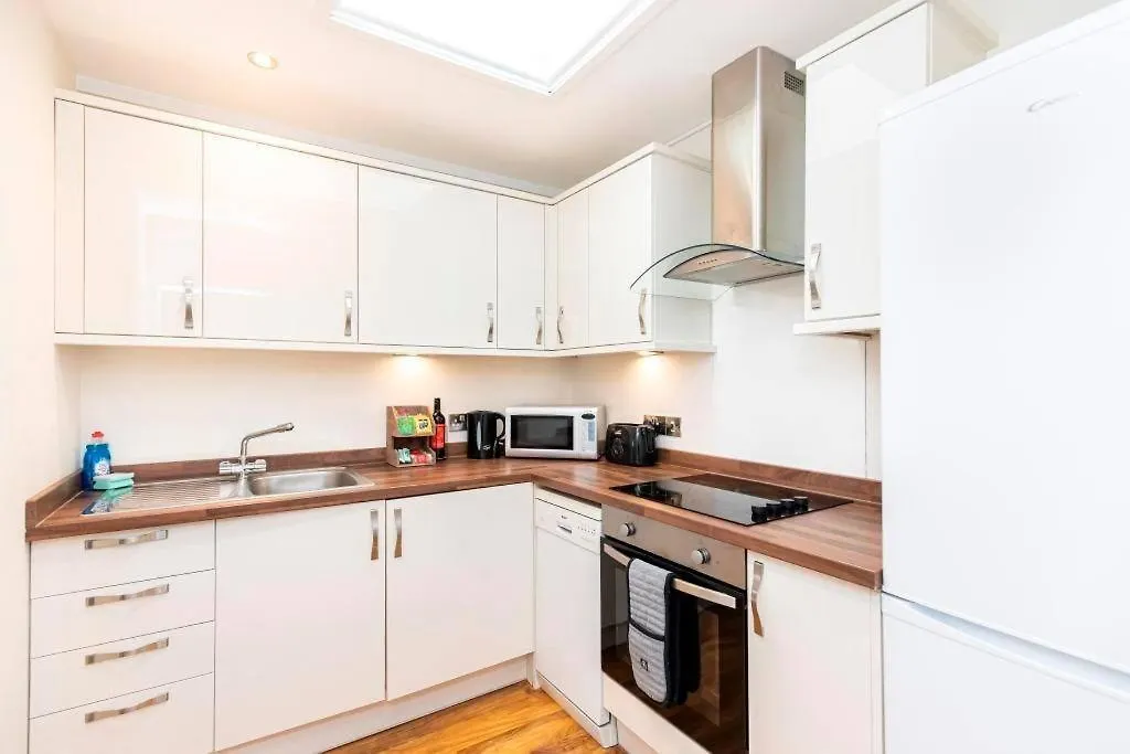 Bournecoast: Lovely Annex With Patio Nr Beach-5286 Bournemouth Apartman